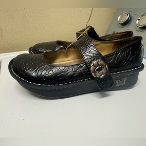 Black Embossed Mary Jane Shoes by Alegria size 37 like new